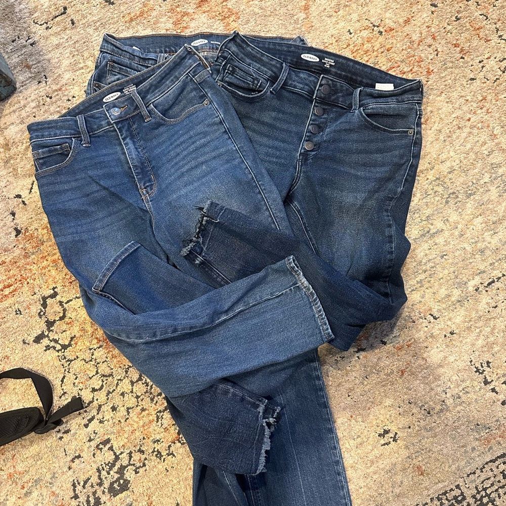 3 pairs of Old Navy jeans - sz 6